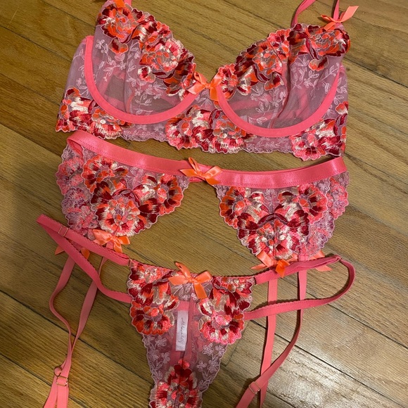 With love lily lingerie set - Picture 2 of 2